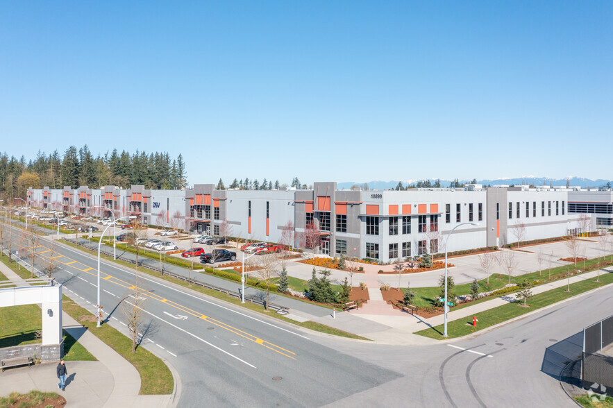 18899 28 Av, Surrey, BC à louer - Photo principale – Image 1 sur 4