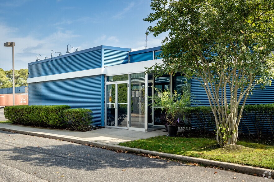 45 Gilpin Ave, Hauppauge, NY à louer - Photo de l’immeuble – Image 3 sur 11