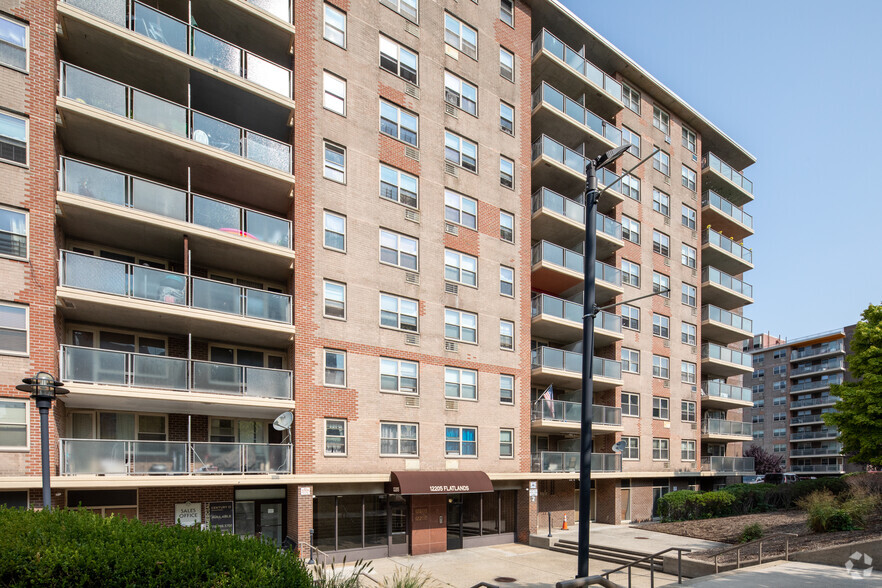 240 Cozine Ave, Brooklyn, NY à louer - Photo de l’immeuble – Image 3 sur 7