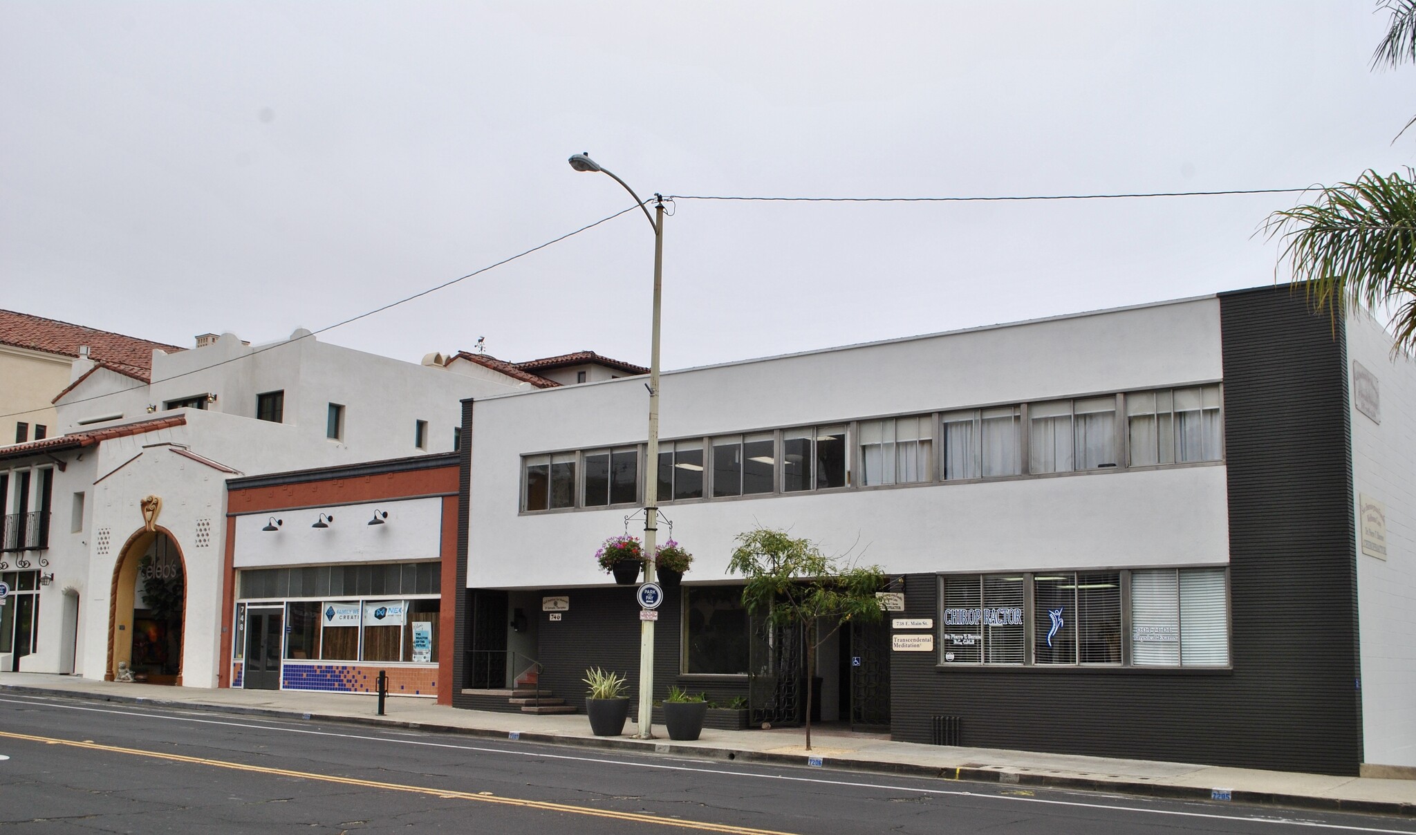 738-746 E Main St, Ventura, CA à louer Photo de l’immeuble– Image 1 sur 8