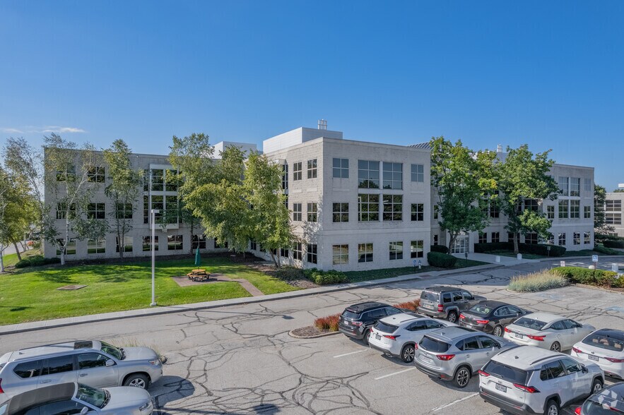 25201 Chagrin Blvd, Beachwood, OH à louer - Photo de l’immeuble – Image 2 sur 9