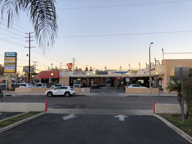 6900 Reseda Blvd, Reseda, CA à louer - Photo de l’immeuble – Image 2 sur 3
