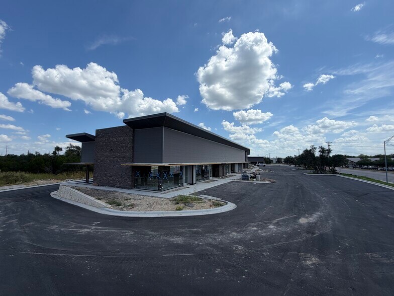 900 Cypress Creek Rd, Cedar Park, TX à louer - Photo de l’immeuble – Image 1 sur 8