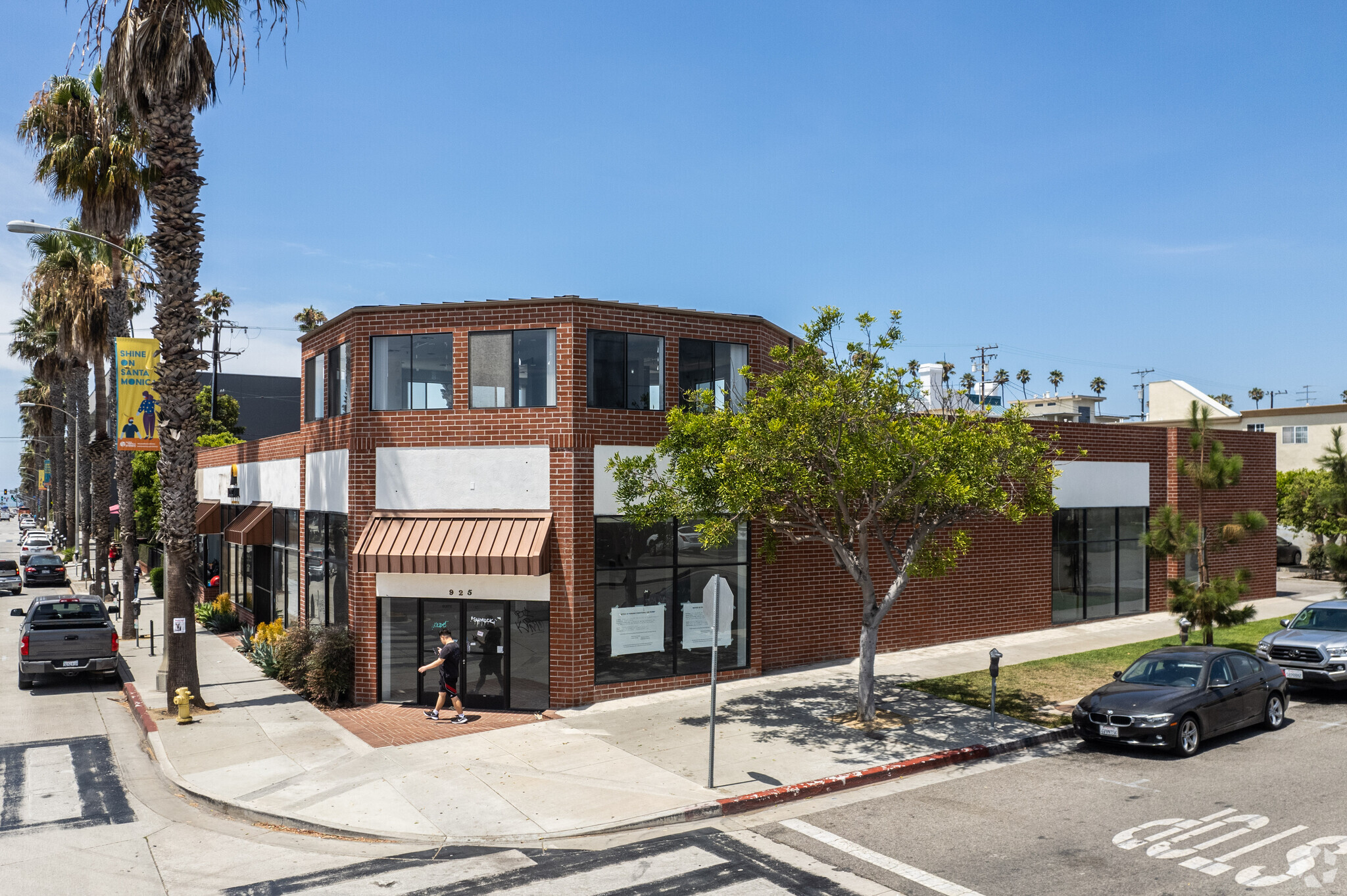 925 Wilshire Blvd, Santa Monica, CA à louer Photo principale– Image 1 sur 28