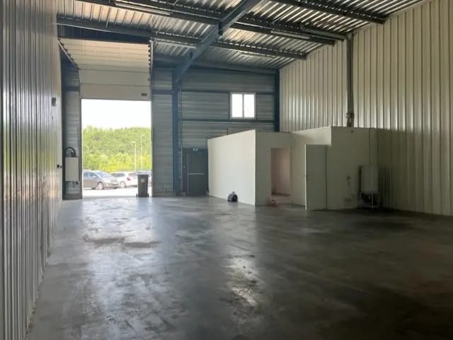 Local d’activités dans Chasse-sur-Rhône à louer Photo intérieure– Image 1 sur 5