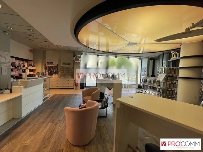 Plus de détails pour Local commercial à vendre