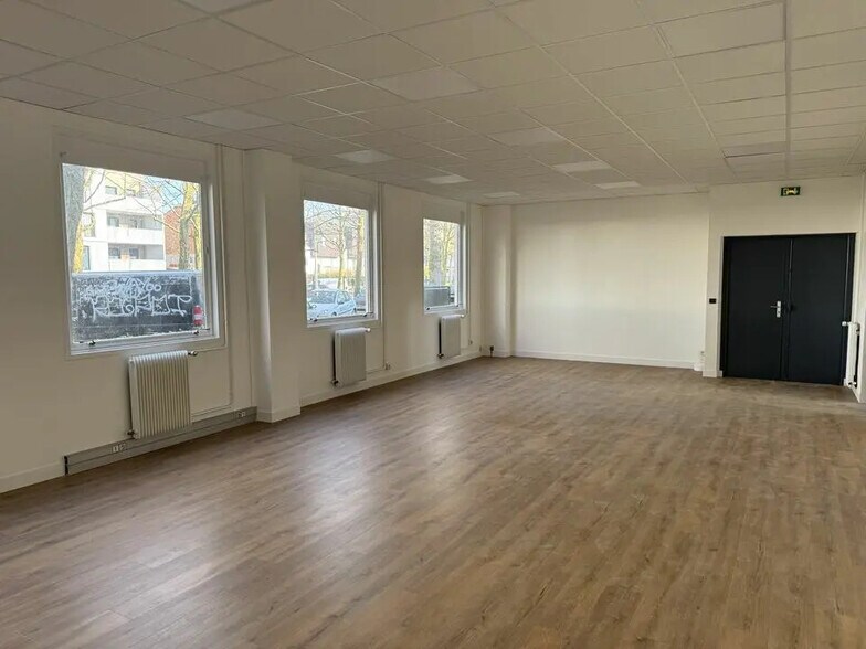 Local d’activités dans Lognes à louer - Photo intérieure – Image 3 sur 8