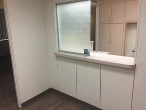 7275 E Southgate Dr, Sacramento, CA à louer Photo de l’immeuble– Image 2 sur 6