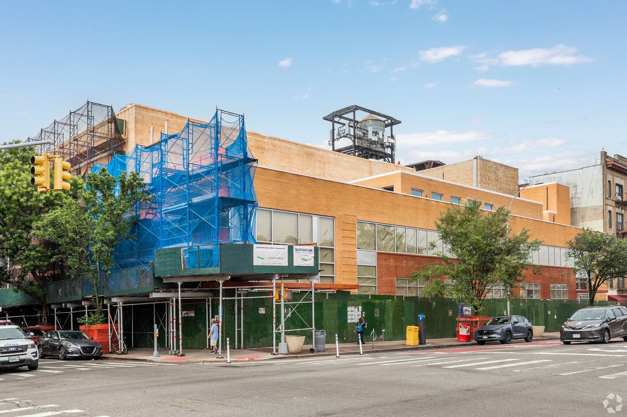 8206 Northern Blvd, Jackson Heights, NY à louer Photo de l’immeuble– Image 1 sur 5