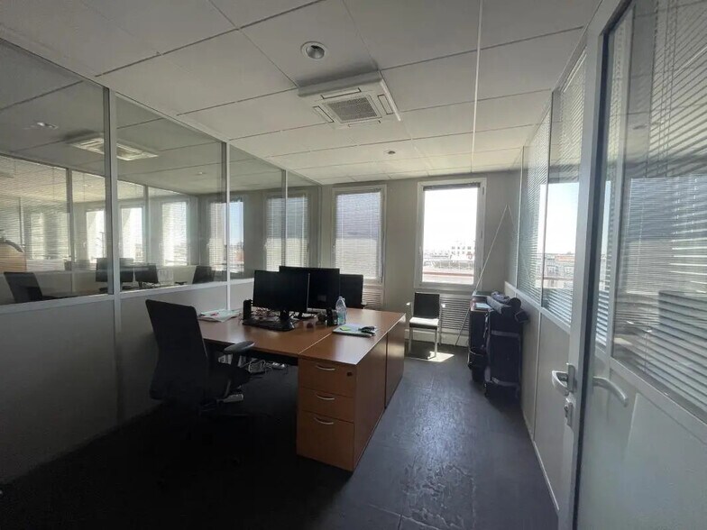Bureau dans Montreuil à louer - Photo de l’immeuble – Image 3 sur 7
