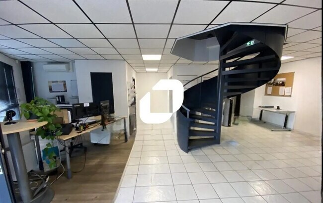 Plus de détails pour Bureau, Local d'activités à louer