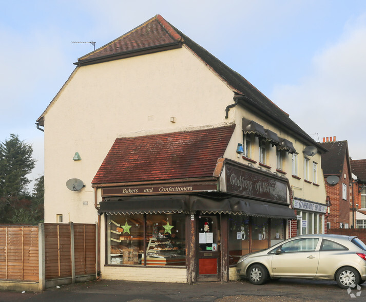 21 Butts Green Rd, Hornchurch à vendre - Photo de l’immeuble – Image 2 sur 3