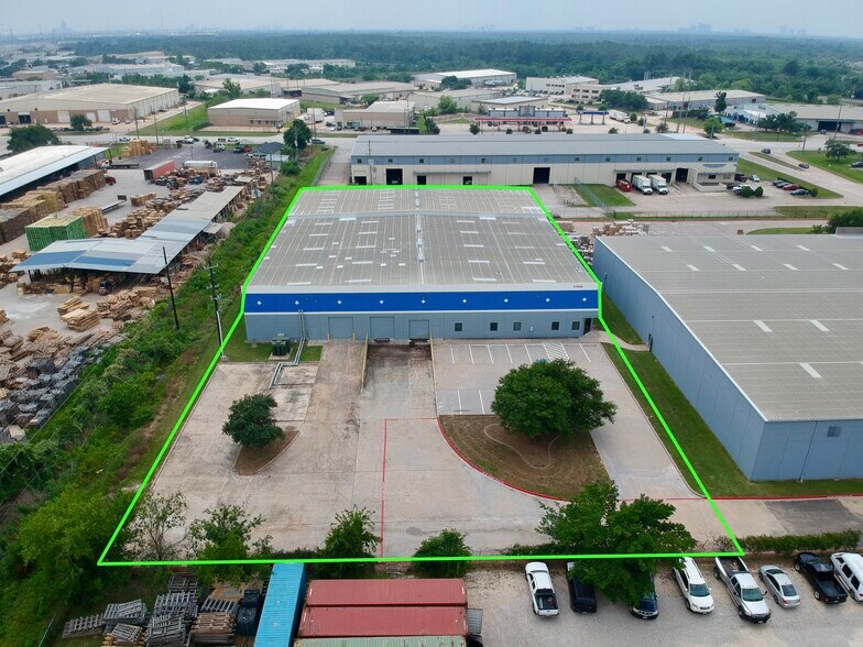 11926 Brittmoore Park Dr, Houston, TX à louer - Photo de l’immeuble – Image 1 sur 19