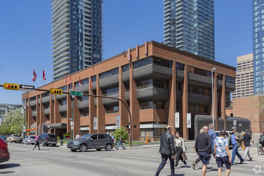 602 11th Ave SW, Calgary, AB à louer - Photo de l’immeuble – Image 2 sur 6