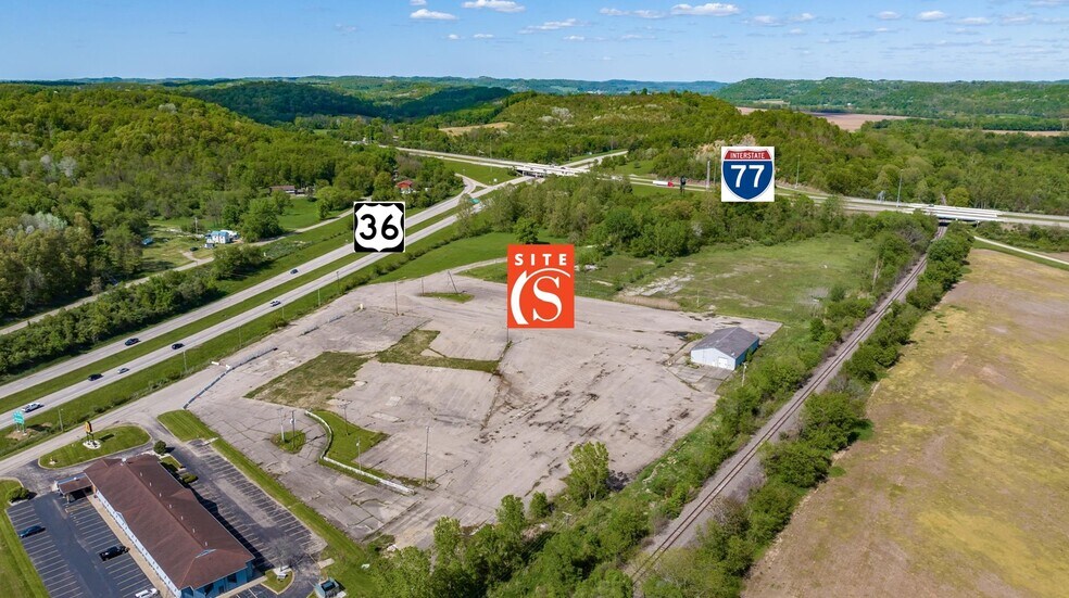 275 Adena Dr, Newcomerstown, OH à vendre - Photo de l’immeuble – Image 1 sur 21