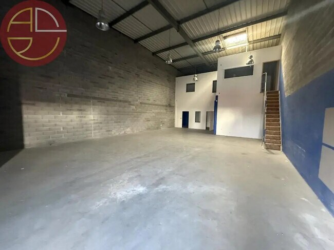 Plus de détails pour Industriel/Logistique à louer