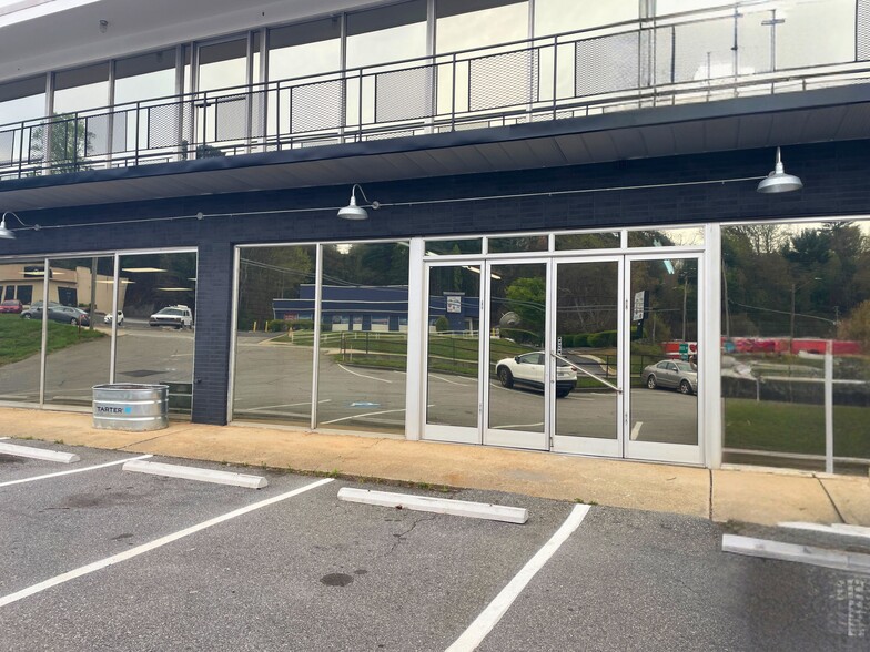 1141 Patton Ave, Asheville, NC à louer - Photo de l’immeuble – Image 3 sur 38