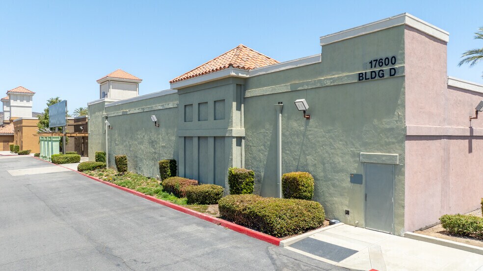 17600 Collier Ave, Lake Elsinore, CA à vendre - Photo de l’immeuble – Image 2 sur 4