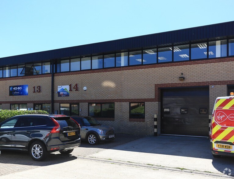 Newton Rd, Crawley à louer - Photo de l’immeuble – Image 3 sur 3