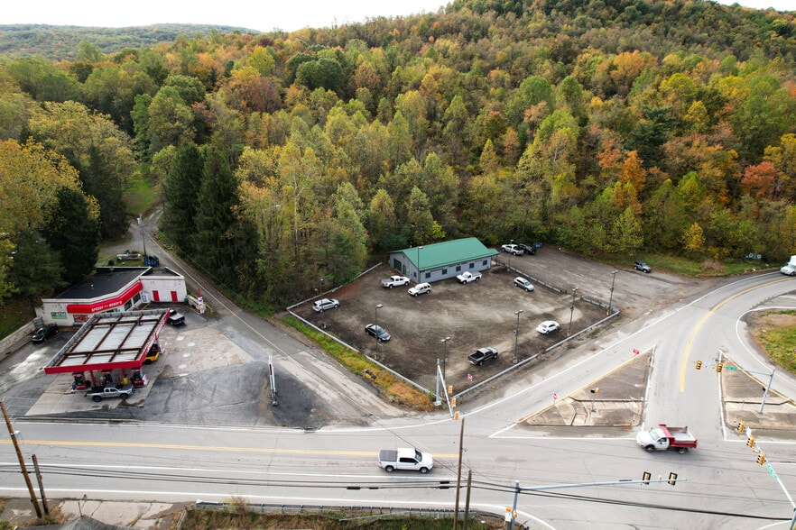 1758 Pleasant Valley Rd, Mount Pleasant, PA à vendre - Photo de l’immeuble – Image 3 sur 16