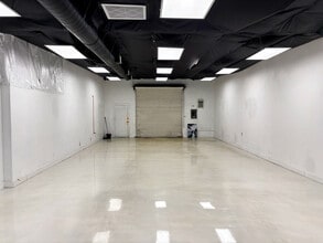 15520 Rockfield Blvd, Irvine, CA à louer Photo intérieure– Image 2 sur 9