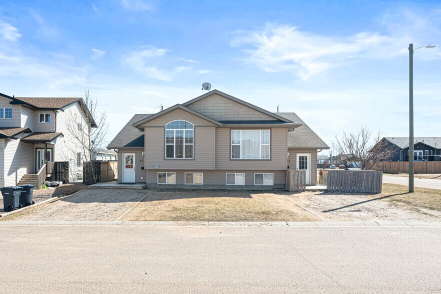 401 & 403 6 St, Marwayne, AB à vendre - Photo de l’immeuble – Image 1 sur 26