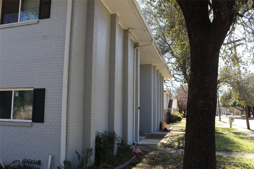428 N Dallas Ave, Lancaster, TX à vendre - Photo de l’immeuble – Image 2 sur 9