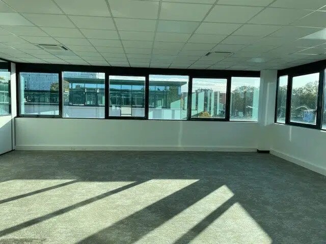 100 Avenue De Verdun, Villeneuve-la-Garenne à louer - Photo de l’immeuble – Image 3 sur 10