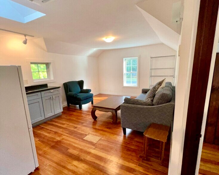 1404 NY-28, West Hurley, NY à vendre - Photo intérieure – Image 2 sur 11