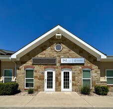 305 N Heatherwilde Blvd, Pflugerville, TX à louer Photo de l’immeuble– Image 1 sur 12