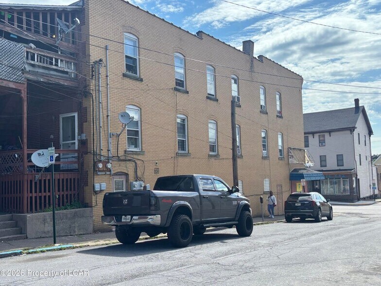 60-62 N Wyoming St, Hazleton, PA à vendre - Photo de l’immeuble – Image 3 sur 4