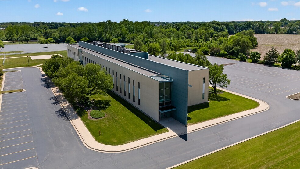 3703 Doty Rd, Woodstock, IL à louer - Photo de l’immeuble – Image 3 sur 16