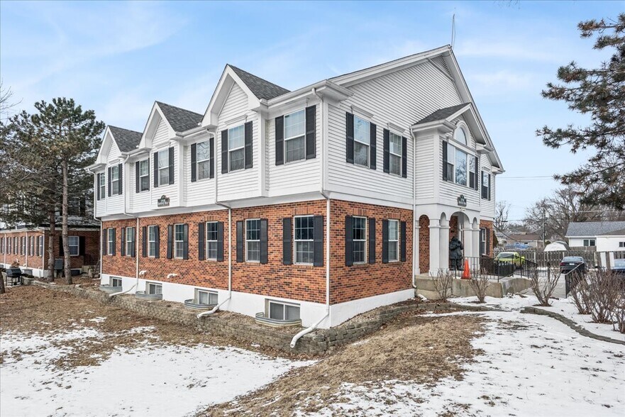 27W130 Roosevelt Rd, Winfield, IL à louer - Photo de l’immeuble – Image 2 sur 18