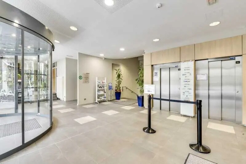 4 Avenue Du Recteur Poincaré, Paris à louer - Hall d’entrée – Image 2 sur 7