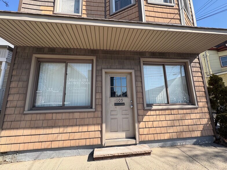 109 Wallington Ave, Wallington, NJ à louer - Photo de l’immeuble – Image 2 sur 2