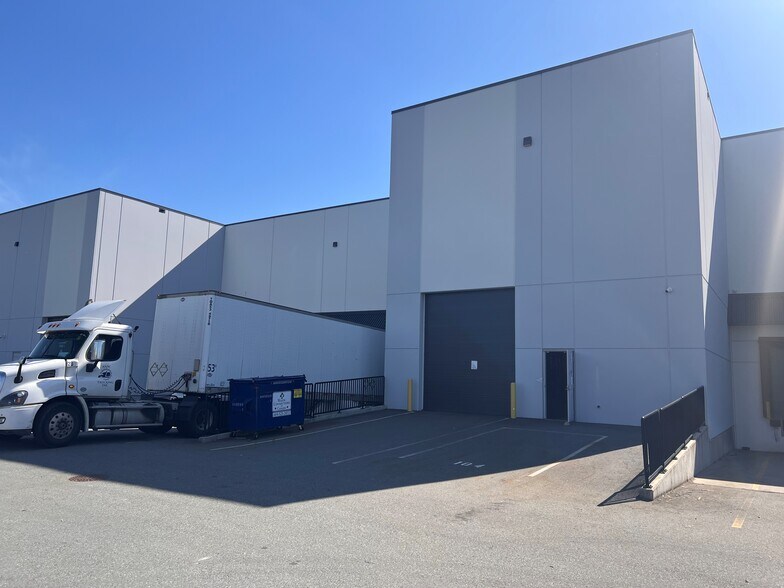 7672 Progress Way, Delta, BC à vendre - Photo de l’immeuble – Image 3 sur 22