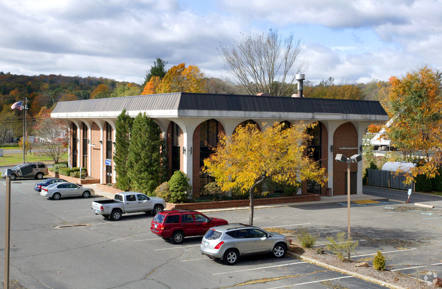 1 Sherman Hill Rd, Woodbury, CT à louer - Photo de l’immeuble – Image 1 sur 25