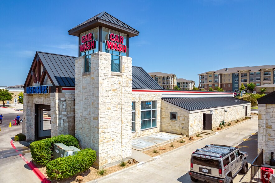 7249 S Custer Rd, McKinney, TX à vendre - Photo principale – Image 1 sur 2