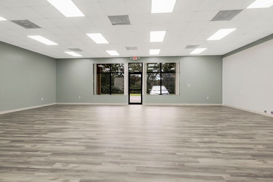 7000 Pine Forest Rd, Pensacola, FL à louer - Photo de l’immeuble – Image 2 sur 11