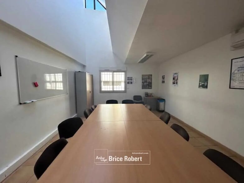 Local d'activités dans Chassieu à vendre - Photo intérieure – Image 2 sur 9