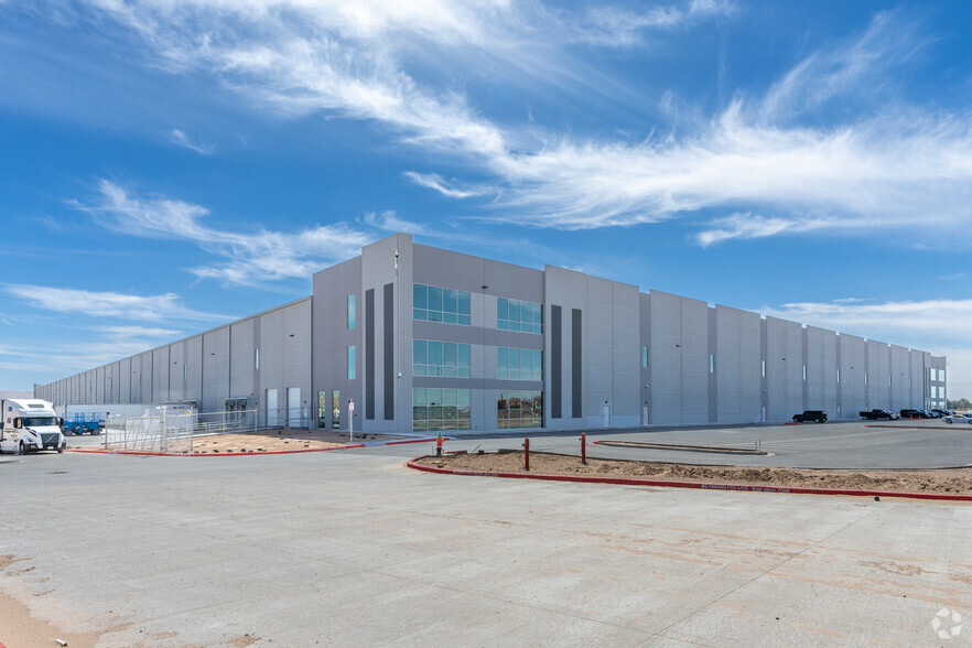 SEQ I-10 & 375 Loop, El Paso, TX à louer - Photo de l’immeuble – Image 3 sur 19