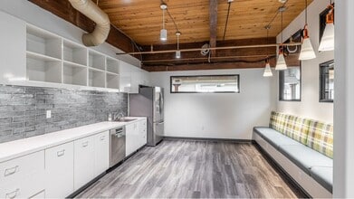 819 SE Morrison St, Portland, OR à louer Photo intérieure– Image 2 sur 3