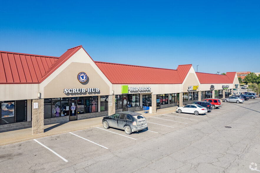 6036-6348 NW Barry Rd, Kansas City, MO à louer - Photo de l’immeuble – Image 2 sur 10