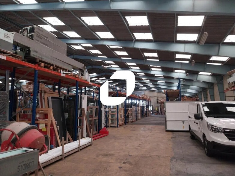 Local d'activités dans Treillières à vendre - Photo de l’immeuble – Image 2 sur 12