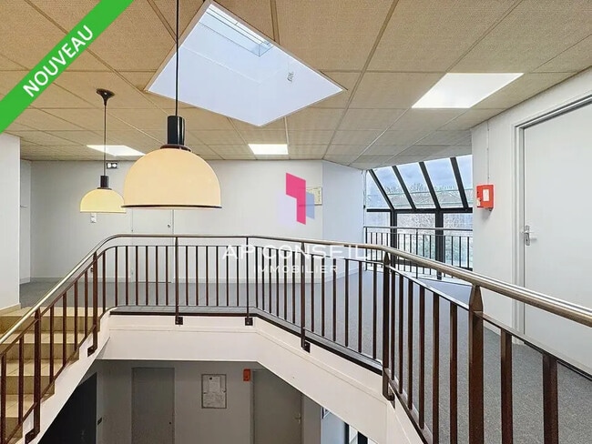 Plus de détails pour Bureau à vendre