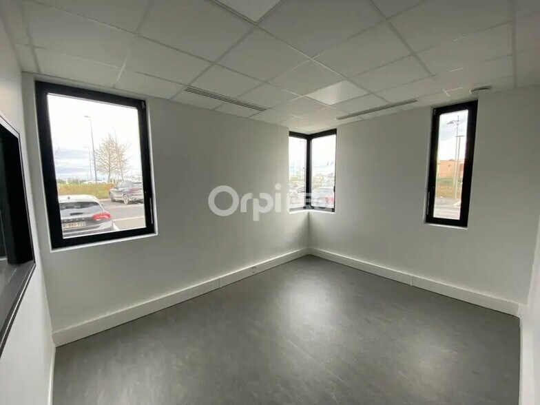 Bureau dans Tinqueux à louer - Photo de l’immeuble – Image 1 sur 5