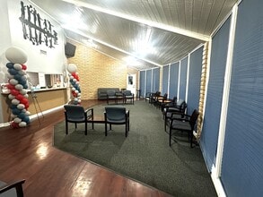 1230 E Arrow Hwy, Upland, CA à louer Photo intérieure– Image 2 sur 19