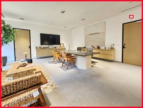 5121 Van Nuys Blvd, Sherman Oaks, CA à louer Photo intérieure– Image 1 sur 4