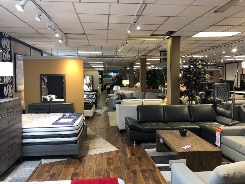 752 Wharncliffe Rd S, London, ON à louer - Photo de l’immeuble – Image 3 sur 7
