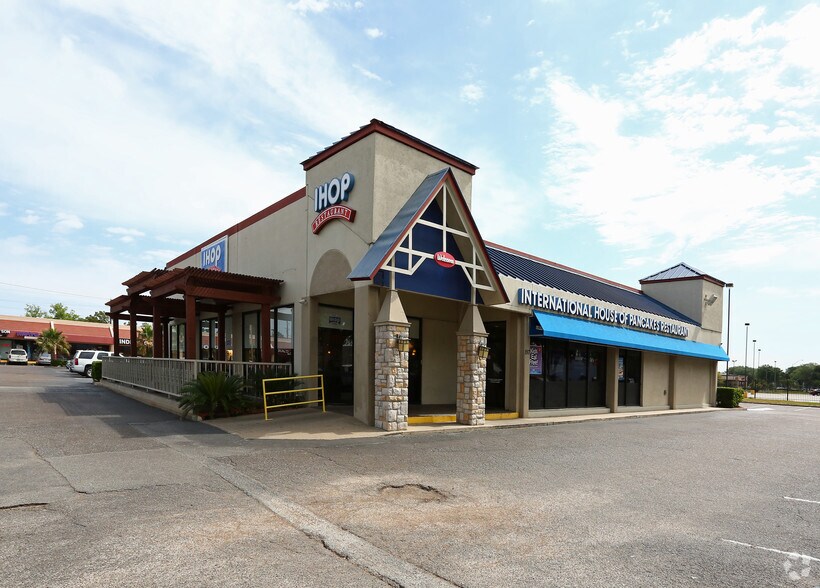 111-191 Greens Rd, Houston, TX à louer - Photo principale – Image 3 sur 5